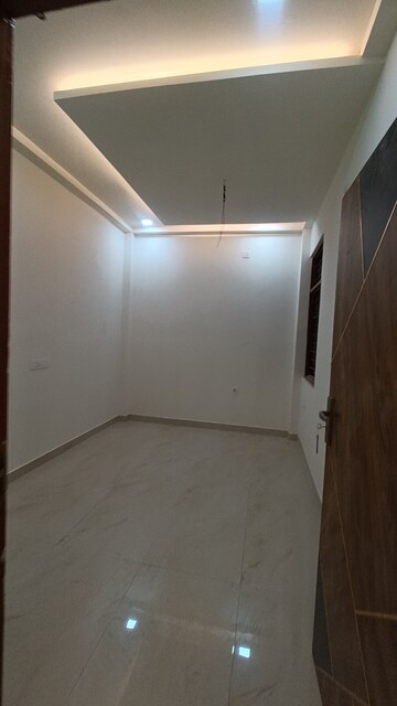 Room in 3 BHK Independent House at Deva Road – for Sale