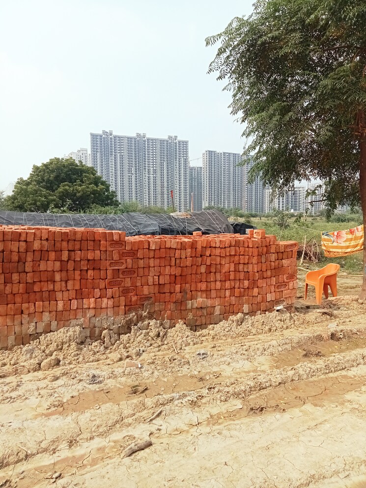 undefined, sector 82  102 Sq.Yd. Plot In Sector 82 Noida 7810025