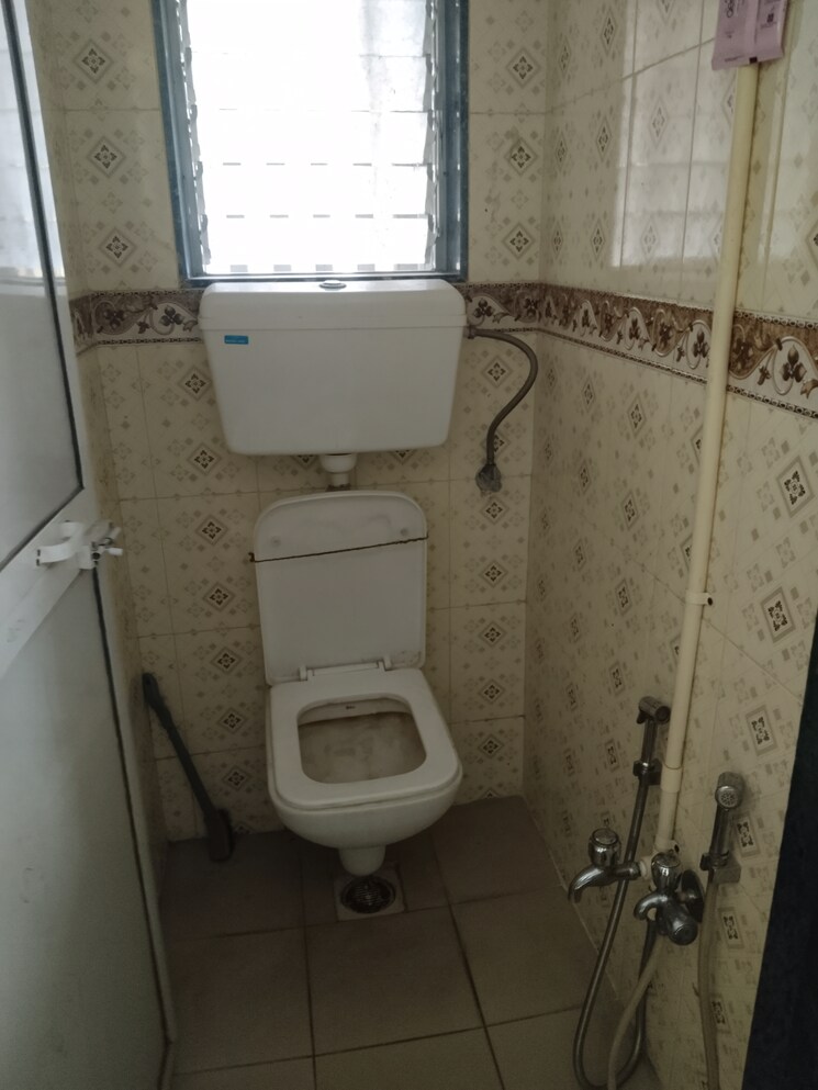 Bathroom, pantnagar-nalanda-chs 1 Bedroom 300 Sq.Ft. Apartment In Ghatkopar East Mumbai 7810005