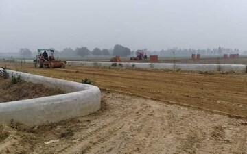 Plot For Sale in Wazirganj