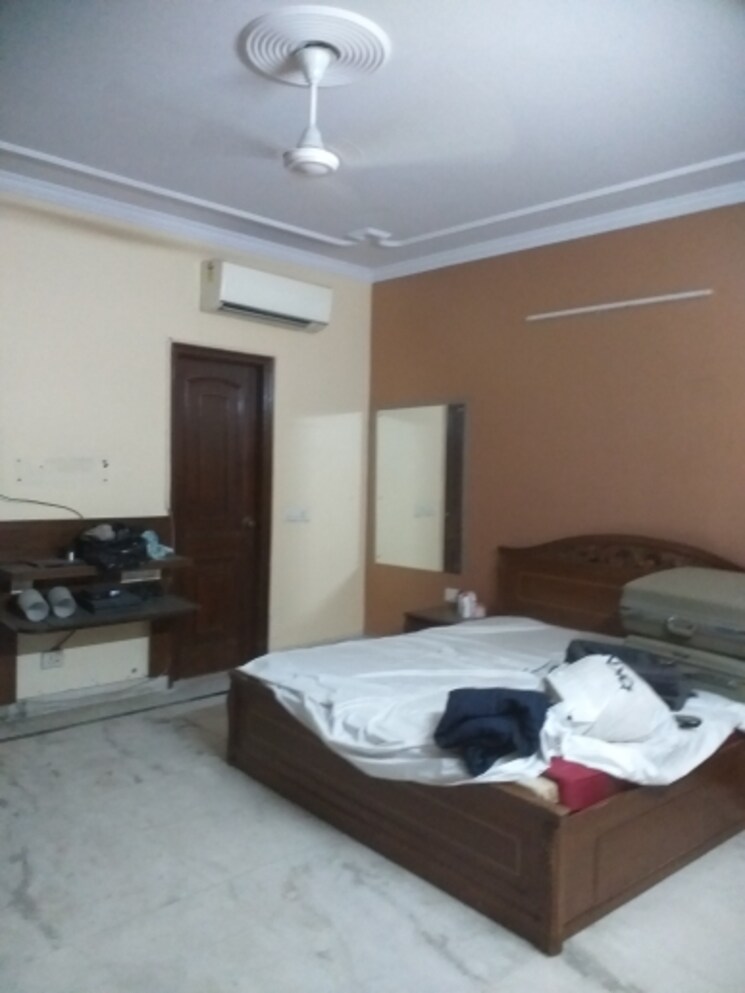 Bedroom, east patel nagar 3 Bedroom 1780 Sq.Ft. Builder Floor In East Patel Nagar Delhi 7810096