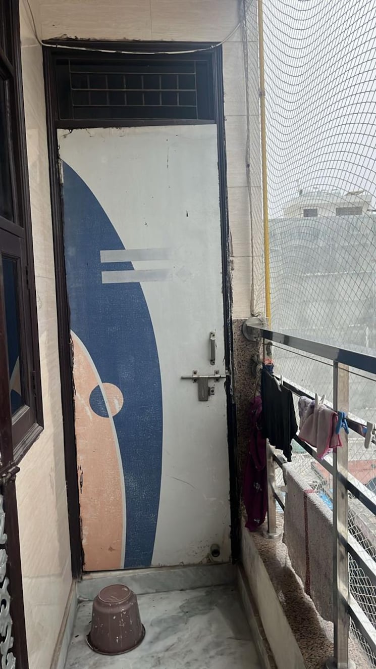 Balcony, dwarka mor 2 Bedroom 65 Sq.Yd. Builder Floor In Dwarka Mor Delhi 7810071