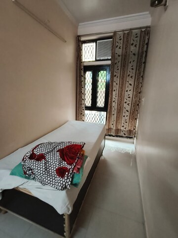Room in 2 BHK Builder Floor at Vaishali Sector 4 – for Rent