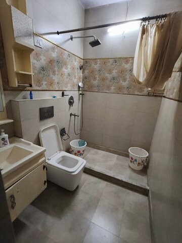 Bathroom in 2 BHK Builder Floor at Vaishali Sector 4 – for Rent