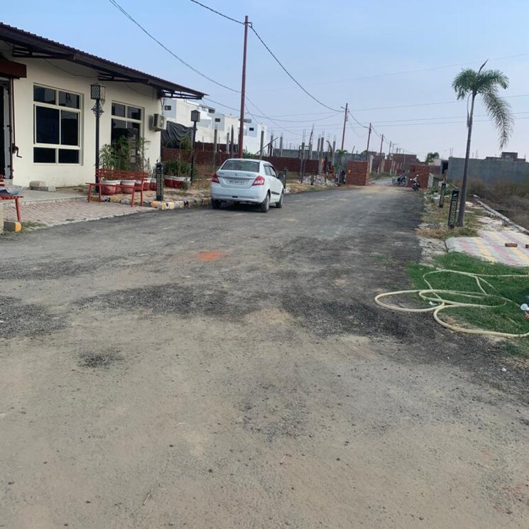  Parking, pallav puram phase 2  125 Sq.Yd. Plot In Pallav Puram Phase 2 Meerut 7810148