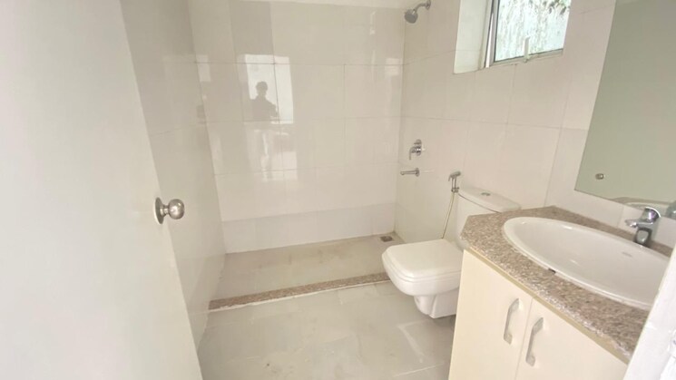 Bathroom, dlf-hyde-park 3 Bedroom 1880 Sq.Ft. Builder Floor In South Mullanpur Chandigarh 7810223