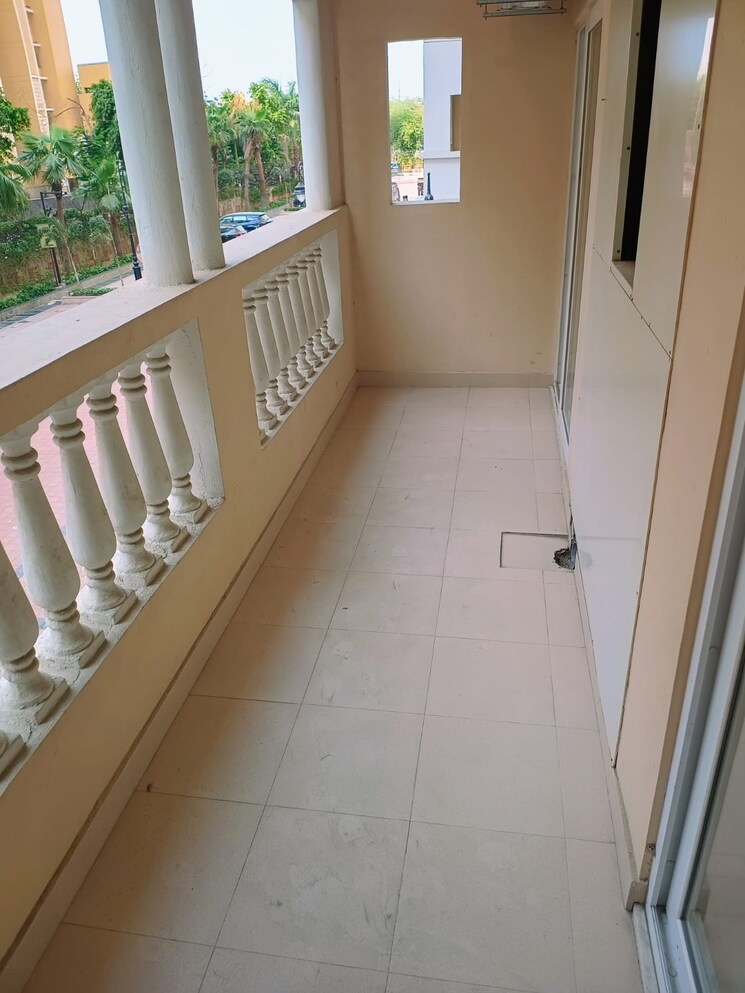 Balcony, purvanchal-royal-city-ii 3 Bedroom 1815 Sq.Ft. Apartment In Chi V Greater Noida Greater Noida 7810500