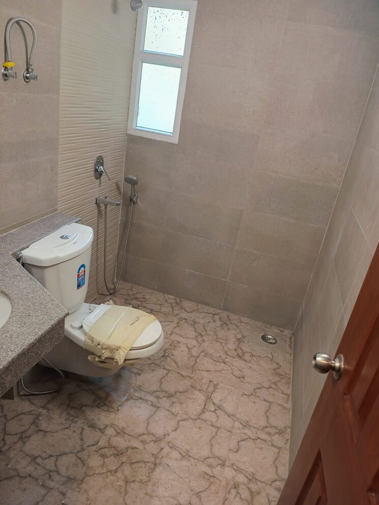 Attached Bathroom, purvanchal-royal-city-ii 3 Bedroom 1815 Sq.Ft. Apartment In Chi V Greater Noida Greater Noida 7810500
