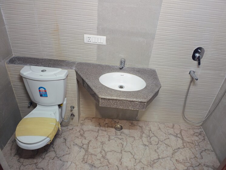 Bathroom, purvanchal-royal-city-ii 3 Bedroom 1815 Sq.Ft. Apartment In Chi V Greater Noida Greater Noida 7810500