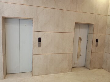 Lift in Studio Apartment at Earthcon Casa Grande II, Chi V Greater Noida – for Sale