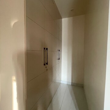 Building Lobby in 3 BHK Builder Floor at BPTP Amstoria Country Floor, Sector 102 – for Sale