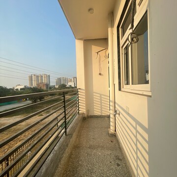 Balcony in 3 BHK Builder Floor at BPTP Amstoria Country Floor, Sector 102 – for Sale