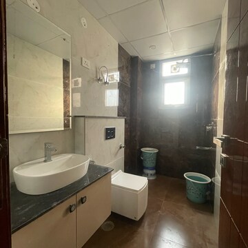Bathroom in 3 BHK Builder Floor at BPTP Amstoria Country Floor, Sector 102 – for Sale