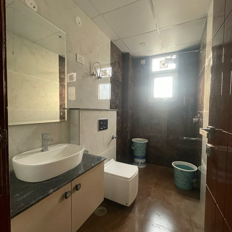 Bathroom, bptp-amstoria-country-floor 3 Bedroom 1654 Sq.Ft. Builder Floor In Sector 102 Gurgaon 7810605