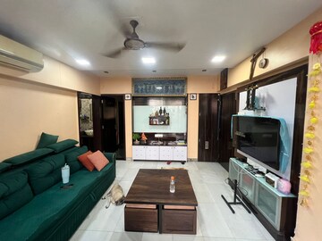 Bedroom in 2.5 BHK Apartment at Mulund East – for Sale