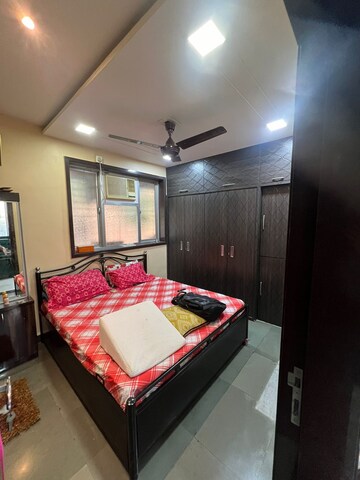 Bedroom in 2.5 BHK Apartment at Mulund East – for Sale
