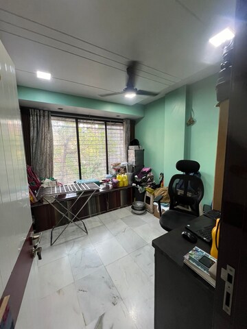 Master Bedroom in 2.5 BHK Apartment at Mulund East – for Sale