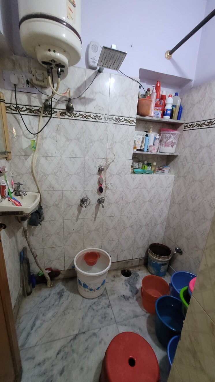 Bathroom, dilshad garden 3 Bedroom 950 Sq.Ft. Apartment In Dilshad Garden Delhi 7810972