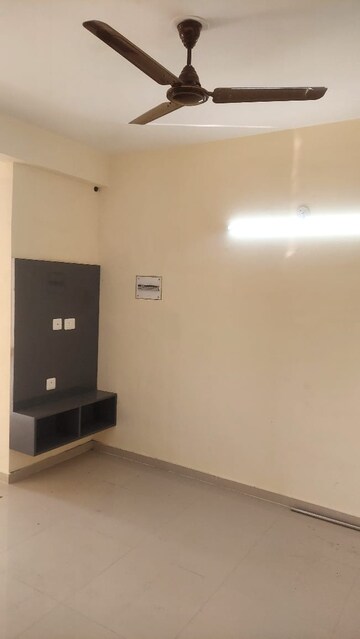 2 BHK Apartment For Rent in Pyramid Elite, Sector 86