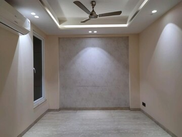 Room in 6+ BHK Independent House at Shalimar Bagh – for Sale