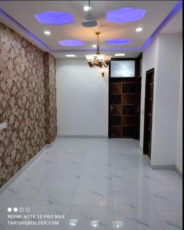 Room in 6+ BHK Independent House at Shalimar Bagh – for Sale