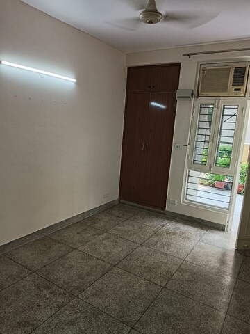 Room in 3 BHK Villa at RWA Apartments Sector 45, Sector 45 – for Rent