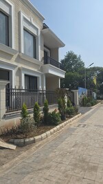 4 BHK + Pooja Room 150 Sq.Yd. Villa in Highland Luxuria