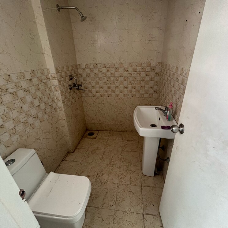 Bathroom, ska-metro-ville 3 Bedroom 1165 Sq.Ft. Apartment In Eta Ii Greater Noida Greater Noida 7811508