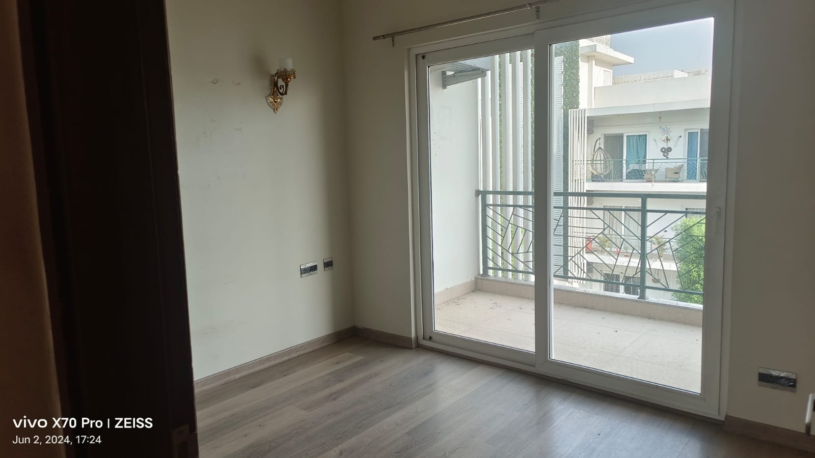 3.5 BHK + Servant Room Apartment For Sale in Emaar Palm Gardens