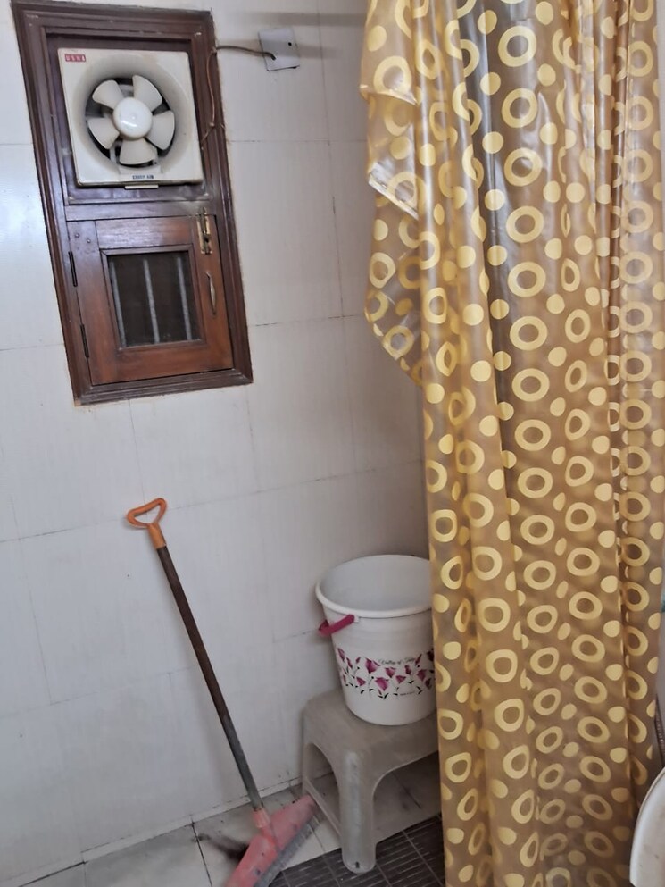 Bathroom, vasant kunj 2 Bedroom 1200 Sq.Ft. Apartment In Vasant Kunj Delhi 7811730
