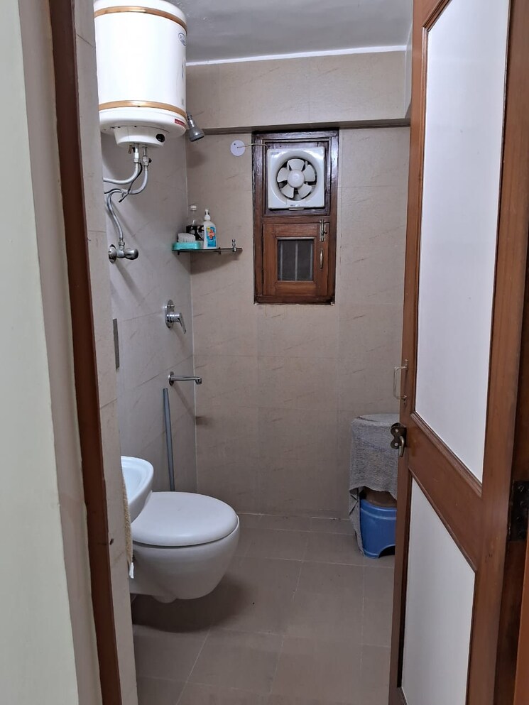 Bathroom, vasant kunj 2 Bedroom 1200 Sq.Ft. Apartment In Vasant Kunj Delhi 7811730