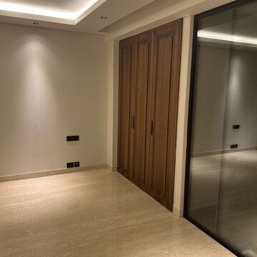 Room in 4 BHK Builder Floor at Panchsheel Park – for Sale