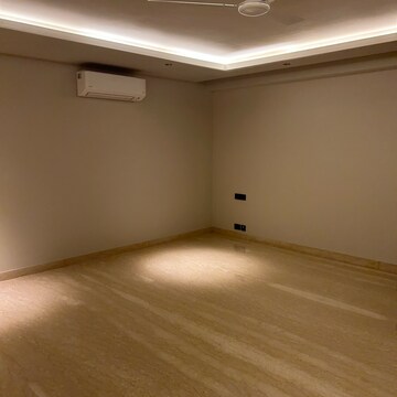 Room in 4 BHK Builder Floor at Panchsheel Park – for Sale