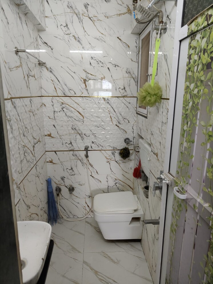 Bathroom, raj-tarang 1 Bedroom 400 Sq.Ft. Apartment In Dahisar East Mumbai 7811918