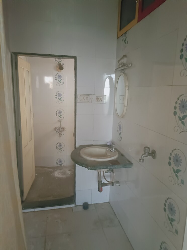 Bathroom, swastik-residency-1 1 Bedroom 430 Sq.Ft. Apartment In Ghodbunder Road Thane 7811969