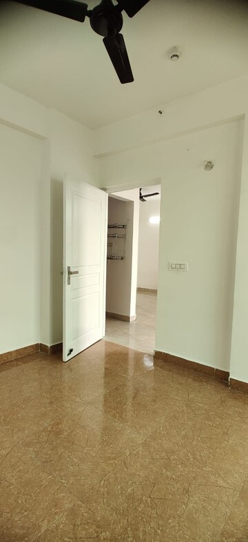 Room in 3 BHK Apartment at Migsun Twiinz, Eta Ii Greater Noida – for Sale
