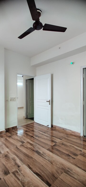 Room in 3 BHK Apartment at Migsun Twiinz, Eta Ii Greater Noida – for Sale