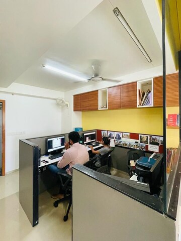  Office Space For Sale in Makarba