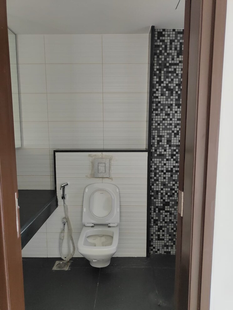 Bathroom, lodha-venezia 3 Bedroom 1360 Sq.Ft. Apartment In Parel Mumbai 7812482