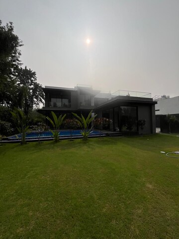 5 BHK Villa For Sale in Chattarpur