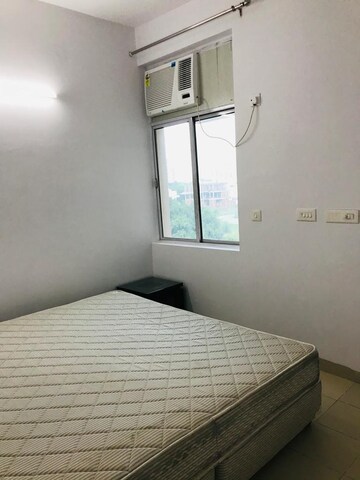 Room in 3 BHK Apartment at Omaxe R2, Gomti Nagar – for Sale