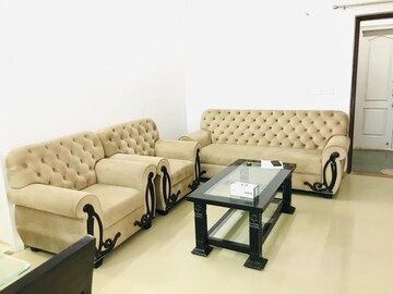Master Bedroom in 3 BHK Apartment at Omaxe R2, Gomti Nagar – for Sale