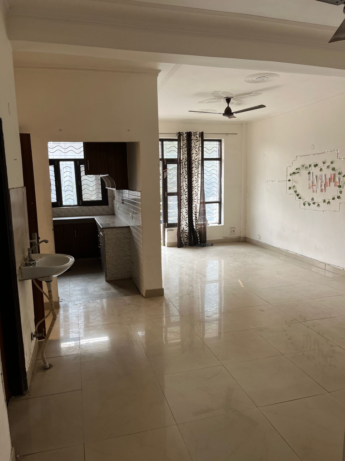4 BHK + Servant Room Apartment For Sale in DLF Trinity Towers