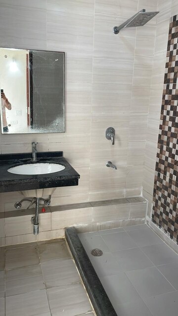 Bathroom in 4 BHK Apartment at DLF Trinity Towers, Dlf Phase V – for Sale