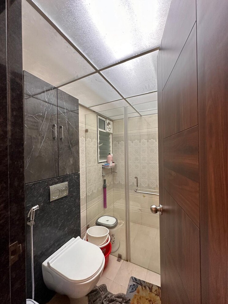 Bathroom, vr-meghdoot-tower 2 Bedroom 800 Sq.Ft. Apartment In Dhankawadi Pune 7812789