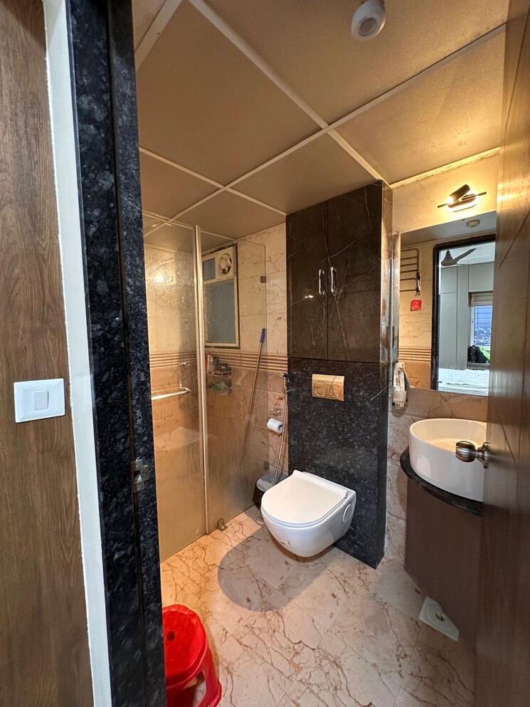 Bathroom, vr-meghdoot-tower 2 Bedroom 800 Sq.Ft. Apartment In Dhankawadi Pune 7812789