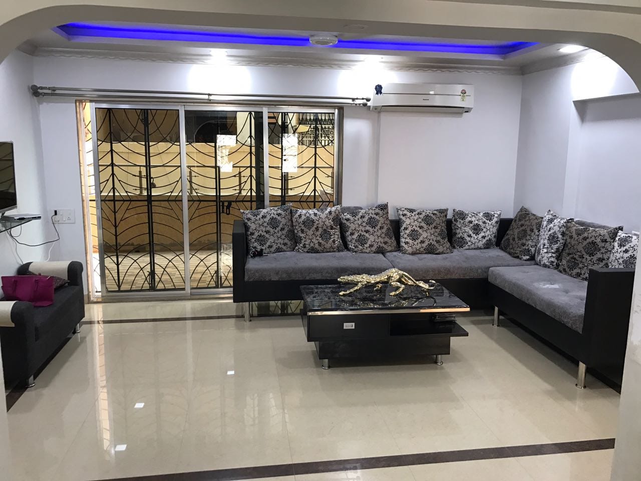 3 BHK Apartment For Rent in AP Florence Khar West Mumbai  7812798