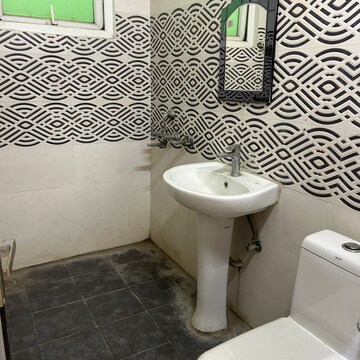 Bathroom in 3 BHK Builder Floor at Ashoka Enclave Faridabad, Ashoka Enclave – for Sale