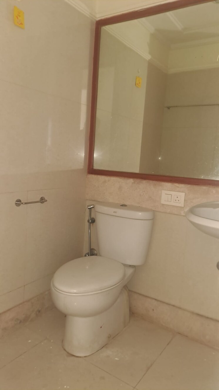 Bathroom, hiranandani-meadows 3 Bedroom 1450 Sq.Ft. Apartment In Manpada Thane 7813257