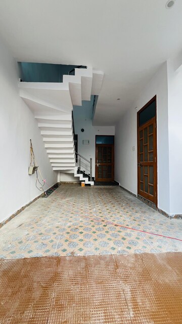 Parking in 2 BHK Independent House at Gomti Nagar – for Sale